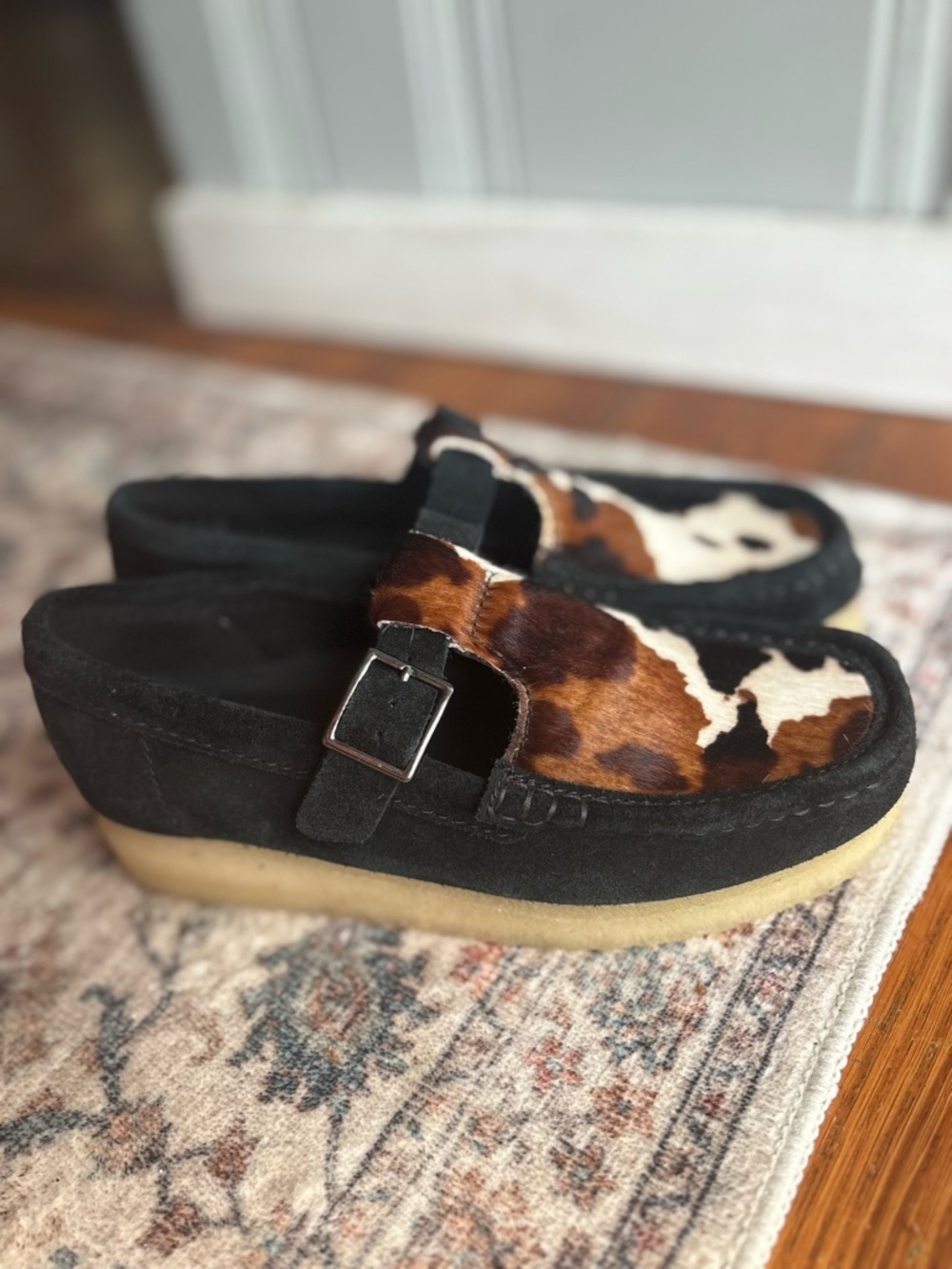 Women’s Size 6 Clarks Originals Wallabee T-Bar Black Cow Print Suede Shoes